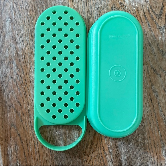 Vintage Tupperware Jadeite Green Cheese Grater🧀 - Picture 4 of 8
